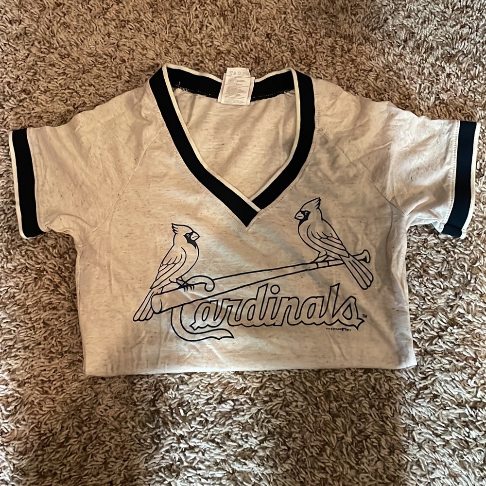 Cardinals v neck tee
